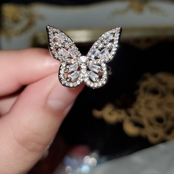🦋Gorgeous crystal butterfly ring - Picture 5 of 5
